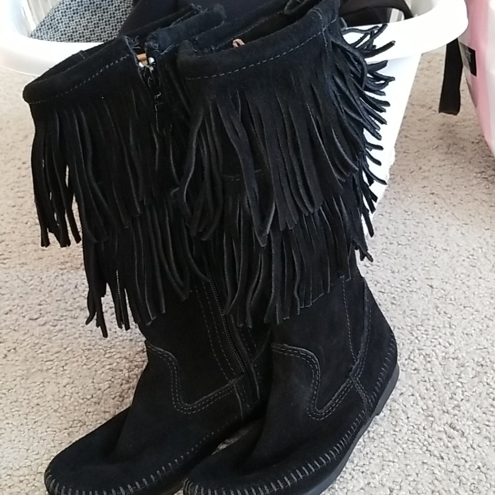 Minnetonka NWOT Black Suede Fringed Boots - Picture 2 of 9